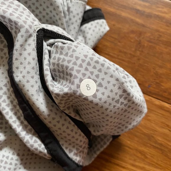 Lululemon Womens Tracker Short III 4 Way Stretch Running Workout Size 8 - Picture 5 of 5